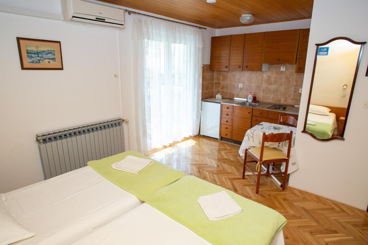 Apartments & Rooms Peranic Novalja Bagian luar foto