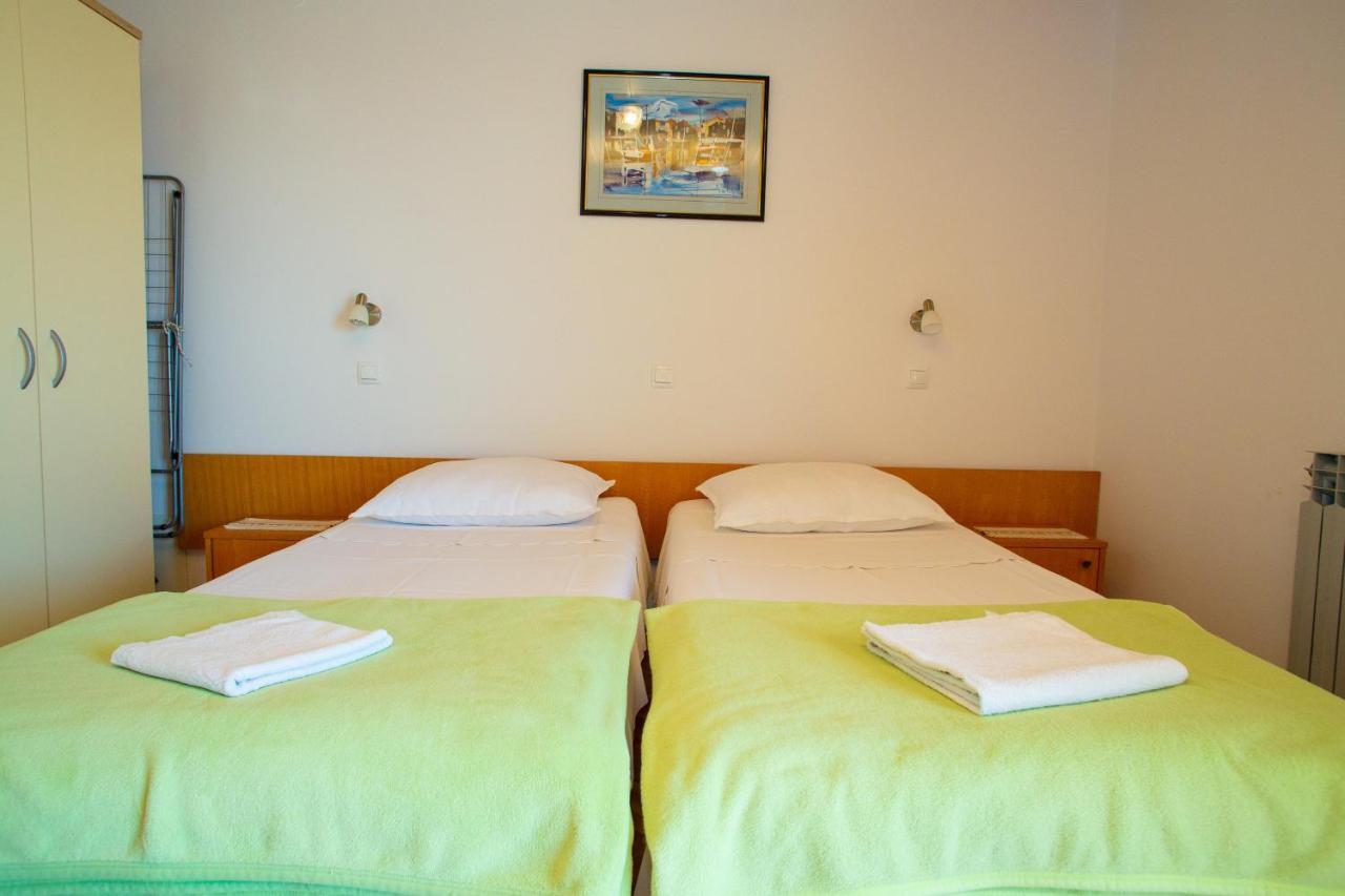 Apartments & Rooms Peranic Novalja Bagian luar foto