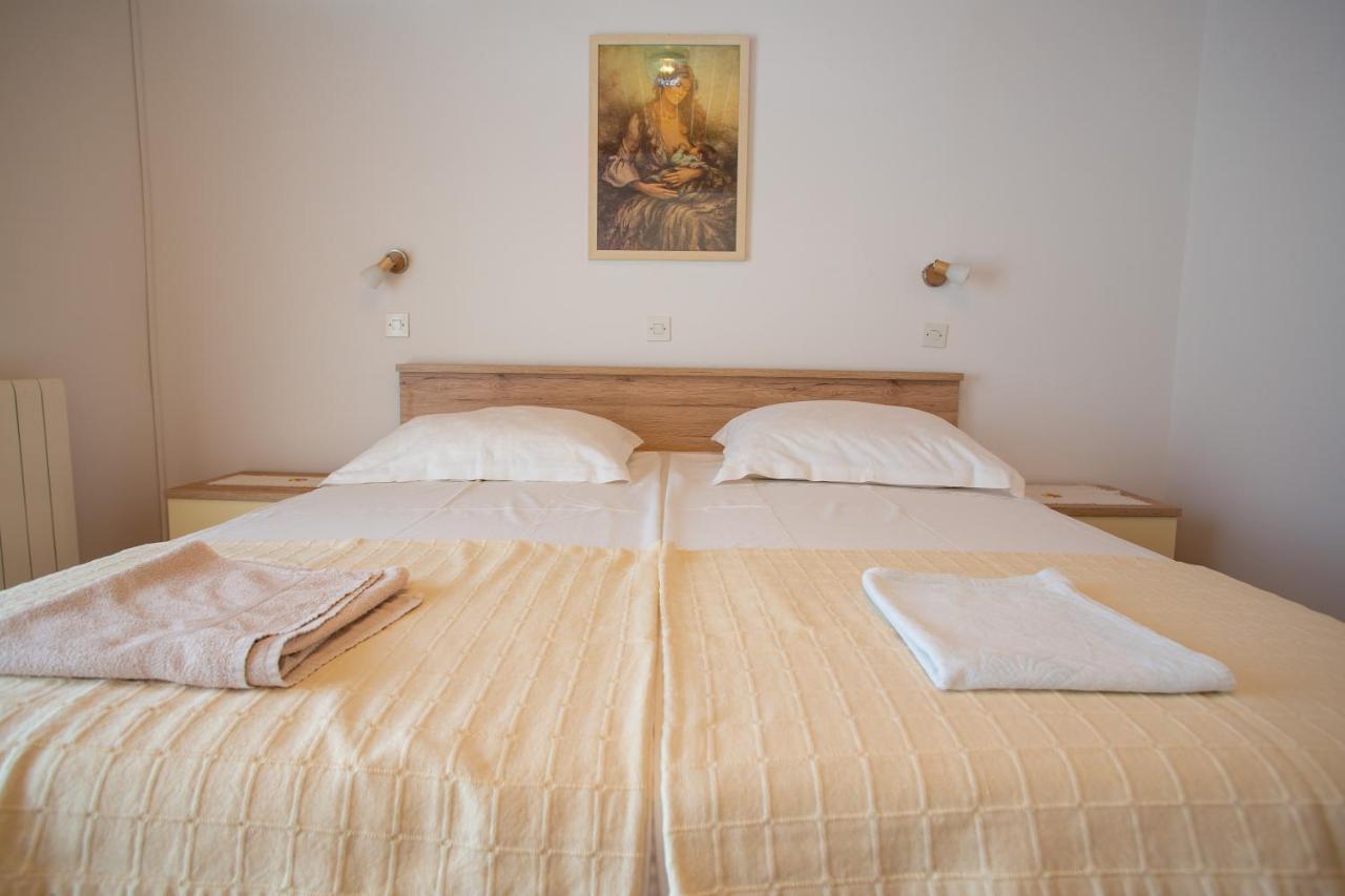 Apartments & Rooms Peranic Novalja Bagian luar foto