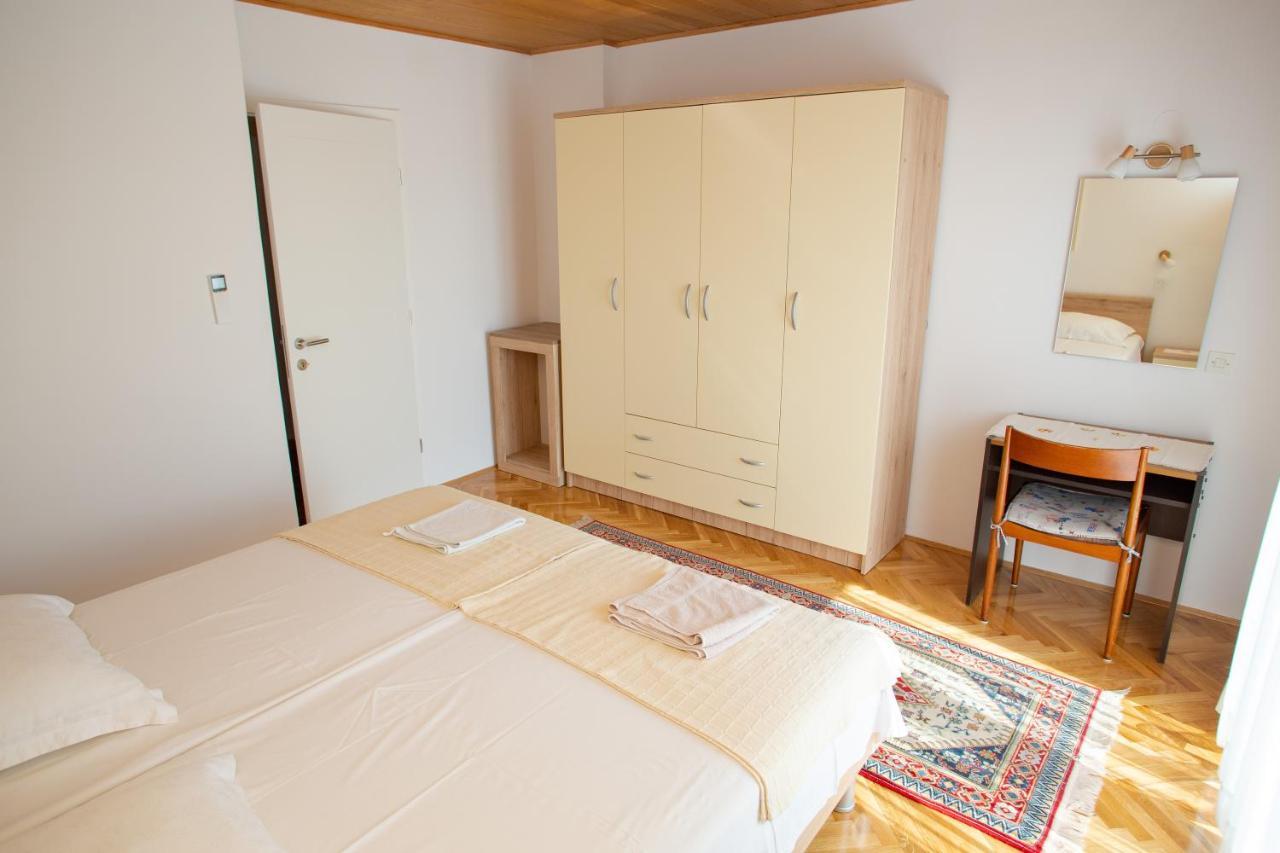 Apartments & Rooms Peranic Novalja Bagian luar foto
