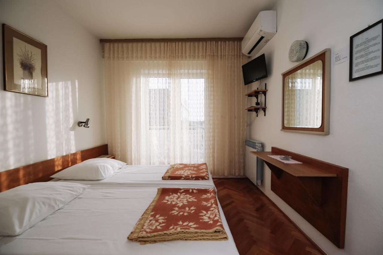 Apartments & Rooms Peranic Novalja Bagian luar foto