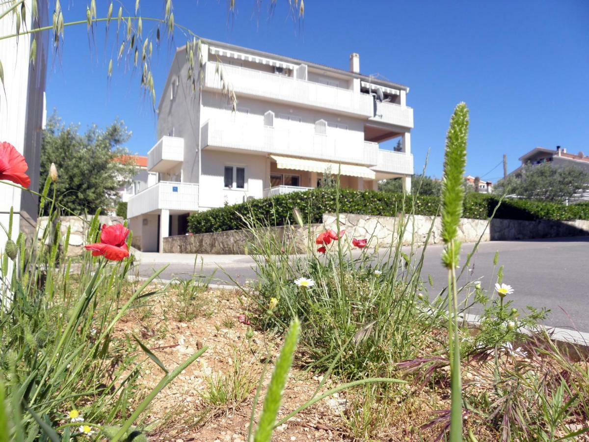 Apartments & Rooms Peranic Novalja Bagian luar foto