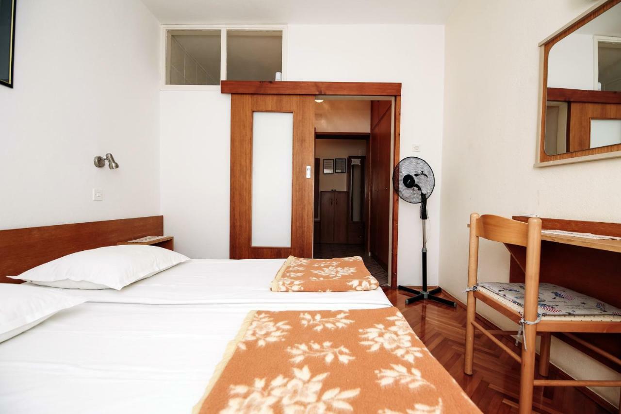 Apartments & Rooms Peranic Novalja Bagian luar foto