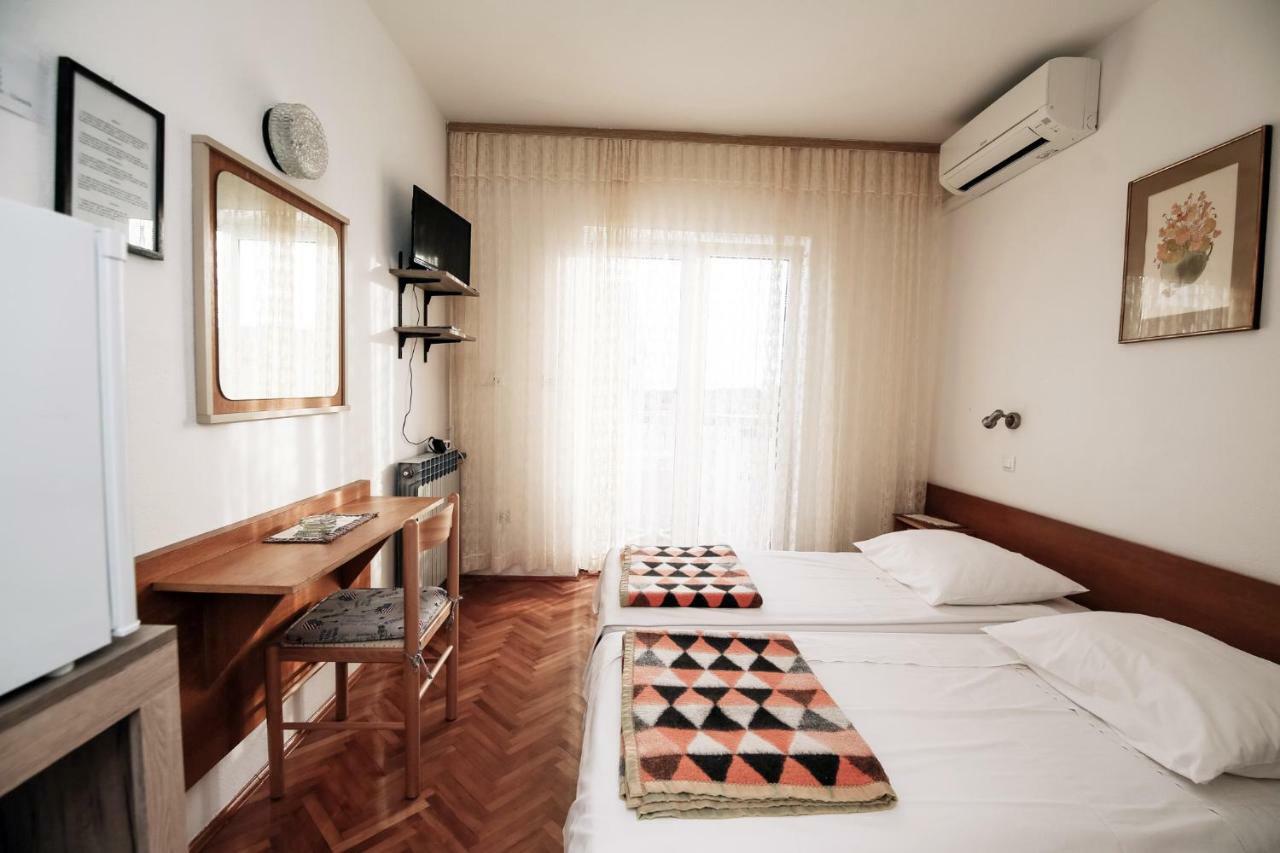 Apartments & Rooms Peranic Novalja Bagian luar foto