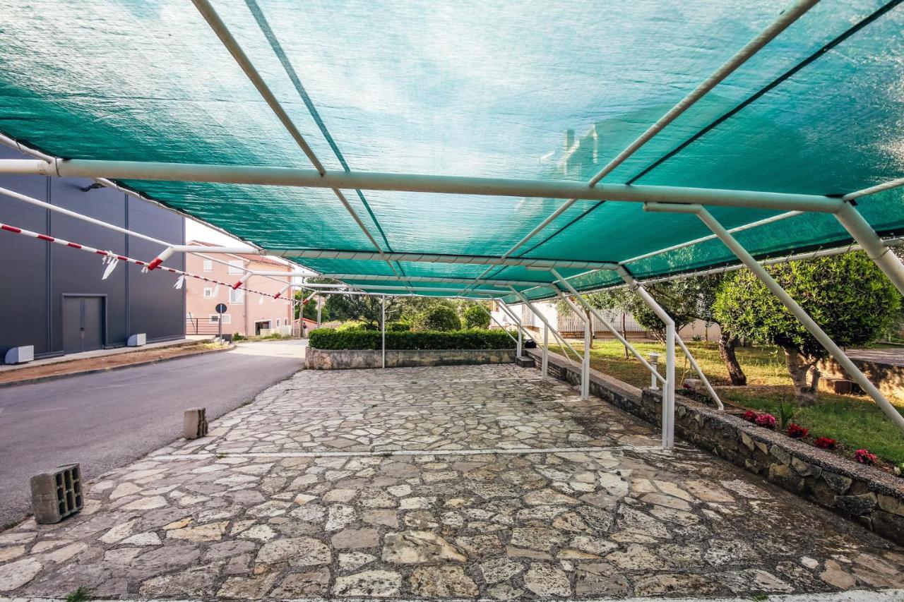 Apartments & Rooms Peranic Novalja Bagian luar foto